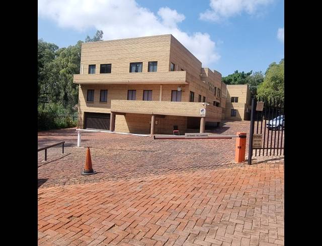 BUSINESS PROPERTY TO RENT IN BEDFORD GARDENS